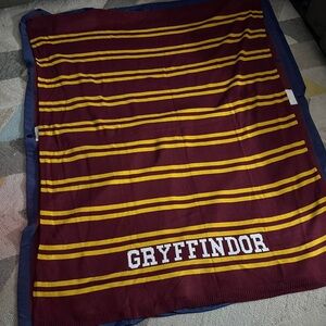 Pottery Barn Teen Harry Potter Gryffindor House Knit Throw Blanket 50x60”